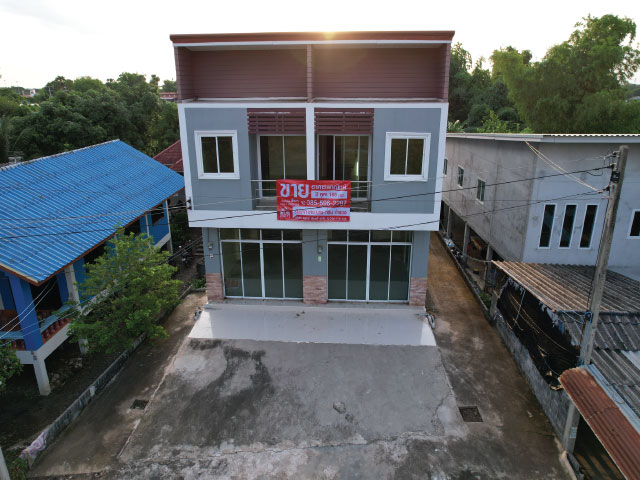 ขายอาคารพาณิชย์ใหม่ 2 คูหา 108 ตรว 4 ห้องนอน 4 ห้องน้ำ ติดถนน ทำเลสวย ต.อิสาณ อ.เมือง จ.บุรีรัมย์ 