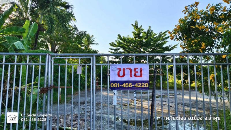 Property ID : M67026ที่ดินสวย ตัวเมืองลำพูน ถนนสันเหมืองใต้ ใกล้ตลาดสดหนองดอก– เนื้อที่ 5 ไร่ 79.4 ตารางวา (2,079.4 ตรว.)– ที่ดินรูปทรงสี่เหลี่ยม กว้าง 76 ม. ยาว 115 ม. โดยประมาณ– พื้นที่ผังเมือง สีส้ม– ที่ดินหันทาง ทิศตะวันออกเฉียงใต้– ที่ดินติด ถนนทางสาธารณะ 2 ด้าน ถ.จามเทวี ซ.1 (ทิศตะวันออกเฉียงเหนือ, ทิศตะวันตกเฉียงเหนือ)– ทางเข้าที่ดินหลัก เป็นทางภาระจำยอม ถนนกว้าง 7 ม. ลึก 320 ม.———————