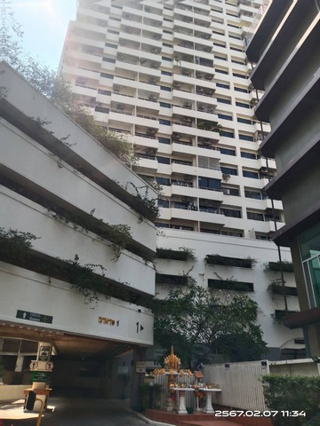 ขายอาคารสำนักงาน 2 ห้อง ตั้งอยู่ที่ ชั้น 2 อาคารสราญใจแมนชั่นห้องเลขที่ 17/3 ขนาดเนื้อที่ 179.89 ตรม. รูปแปลนห้องเป็นสี่เหลี่ยม 2 ชิ้นต่อกัน ระยะความสูงจากพื้นถึงเพดาน 2.7 เมตรห้องตกแต่งแล้ว กั้นห้องย่อยไว้พร้อมใช้งาน วิวมองเห็น สระว่ายน้ำ และถนนทางเข้าโครงการ ซื้อห้องนี้สร้างรายได้ทันที มีผู้เช่าบริษัทต่างชาติ ค่าเช่าเดือนละ 40,000 บาทราคาขาย  10.9 ล้านบาท หรือ 60,592 บาท 