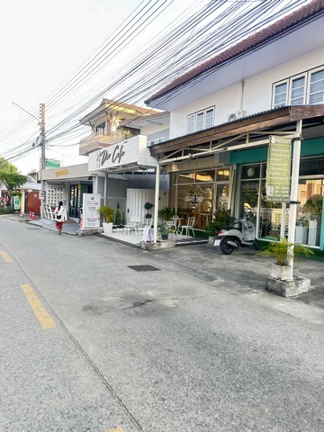 ขายอาคารพาณิชย์ 2 ชั้น 2 คูหาพร้อมหอพัก 7 ห้อง ติดถนนเจริญสุข ใกล้5แยกสันติธรรม อำเภอเมืองเชียงใหม่ จังหวัดเชียงใหม่