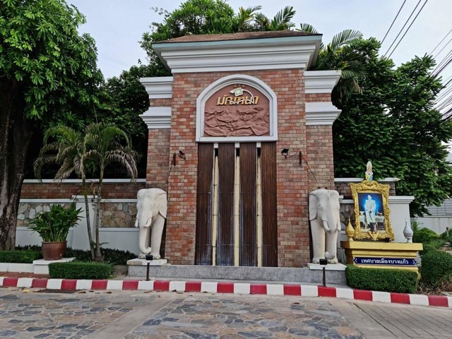 LV52948 ให้เช่า บ้านเดี่ยว บ้านมัณฑนา ศรีนครินทร์ (ซอยศรีด่าน 22) Mantana Srinakarin สวยพร้อมเฟอร์ครบราคาเช่า : 39,000 บาท/เดือนที่ตั้ง : ซอยบางปลา 2 ต.บางปลา อ.บางพลี จ.สมุทรปราการ 10540ชื่อโครงการ : บ้านมัณฑนา ศรีนครินทร์ (ซอยศรีด่าน 22) Mantana Srinakarinรายละเอียด :- ขนาด 220 ตร.ว. - บนพื้นที่ 60 ตร.ว- 3 ห้องนอน- 1 ห้องอเนกประสงค์  - 1 ห้องแม่บ้าน- 4 ห้องน้ำ- แอร์ใหม่ 6 เครื่อง- โรงจอดรถ 2 คัน- ห้องครัวมีเฟอร์นิเจอร์ครบค