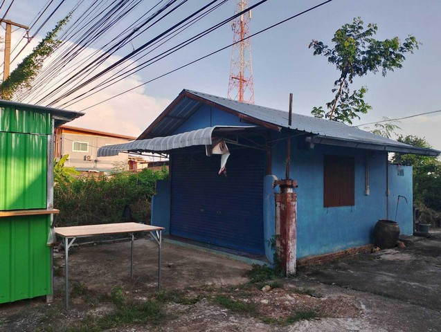 ที่ดินพร้อมสิ่งปลูกสร้าง 96.6 ตารางวา   ติดถนนเมืองเก่าสุโขทัย  ใกล้ไปรษณีสุโขทัย   ZN666