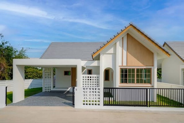 ขายบ้านใหม่มินิมอลมูจิ 50ตรว. 3นอน2น้ำ 2.45ลบ. ฟรีโอน ของแถม ท่ารั้ว ต.สันปูเลย อ.ดอยสะเก็ด เชียงใหม่#เปิดจองบ้านพร้อมอยู่ ใกล้เมืองท่ารั้ว สันปูเลย อ.ดอยสะเก็ด จ.เชียงใหม่#ขายบ้านสไตล์มินิมอล มูจิ บ้านสวยน่ารักถูกใจใครหลายๆคนบ้านพร้อมอยู่ ไม่ไกลเมือง เดินทางสะดวก ไม่วุ่นวาย #พื้นที่เท่ากัน 50 ตารางวา   -  3 ห้องนอน  -  2 ห้องน้ำ   -  1 ห้องครัว  -  2 ที่จอดรถ    ***  ราคาขาย  2.45  ลบ. (2,450,0