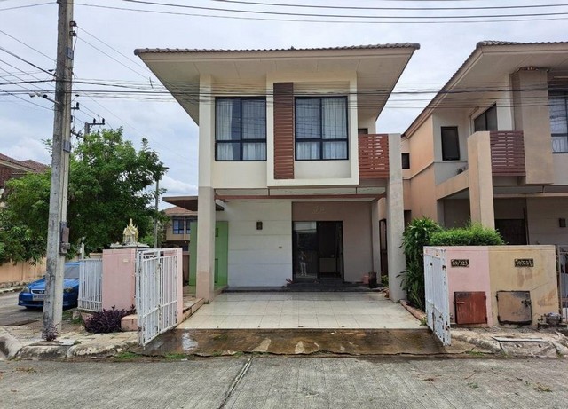 ขายบ้าน วราบดินทร์ วงแหวน - ลำลูกกา หลังมุม ต.บึงคำพร้อย อ.ลำลูกกา จ.ปทุมธานีรหัสทรัพย์ Y120010===========================• รายละเอียดประเภท : บ้านจำนวนชั้น : 2 ชั้นพื้นที่ : 36.6 วาพื้นที่ใช้สอย : 140 ตร.ม.ห้องนอน : 3 ห้องห้องน้ำ : 2 ห้องที่จอดรถ : 1• จุดเด่น-หน้าบ้านกว้าง หลังมุม========================♦ สิ่งอำนวยความสะดวก– สระว่ายน้ำ– สวนสาธารณะ– ฟิเนส– รปภ.========================ทำเลดี สถานที่ใกล้เคียง1. บิ๊กซี2. เทคโนโลยีราช