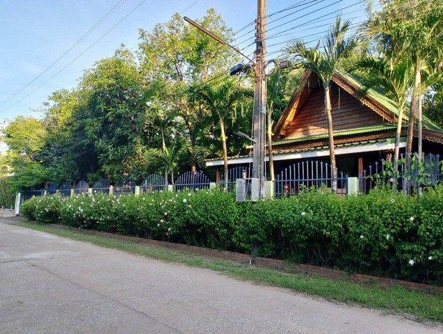 ที่ดินพร้อมสิ่งปลูกสร้าง 223 ตารางวา  ติดถนนในซอย   เมืองเก่า อุทยานประวัติศาสตร์สุโขทัย  ZN652 