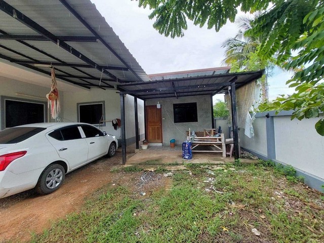 ขายด่วน บ้านเดี่ยว เนื้อที่  110 ตรว. พร้อมบ้านหลังเล็กห้องน้ำในตัว   ซ.วัดหนองปลิง ซ.11 อ.เมืองนครสวรรค์ จ.นครสวรรค์  ZK399