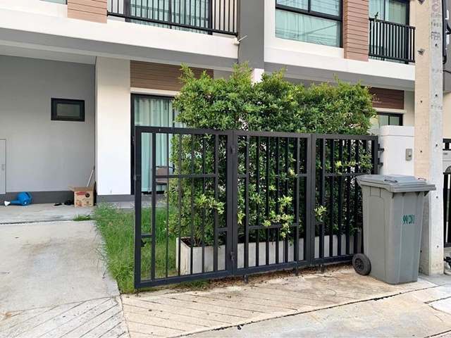 บิ๊กซี ลำลูกกา2 วิวสระว่ายน้ำ สวน ทาวน์เฮาส์ 2 ชั้น รพ.สายไหม 1.6 กม. 145 ตร.ม.18 ตร.วา.ครัวหินแกรนิต ให้เช่า 11,999 b-m แหล่งศึกษา ม.นอร์ทกรุงเทพ 8.9 กม.ช้อปปิ้ง ตลาดกลางลาดสวาย 2.6 .หาของกินสะดวก  vซีเจ ลำลูกกา คลอง4 500ม.3 นอน 2 น้ำ ฟิตเนส BigC LamLukKa2 Swimming pool view garden 2-storey townhouse 3bed 2bath fitness SaiMai Hospital 1.6 km. 145sq m. 18sq wa.Granite kitchen for rent 11,999 b-m. Educational resources: North Bangkok University 8.9km. Shopping LatSawai Central Market 2.6 km. Find food CJ LamLukKa Khlong4 500m.ถนน ไสวประชาราษฎร์ พระองค์เจ้าสายคลอง 4ตำบลลาด�