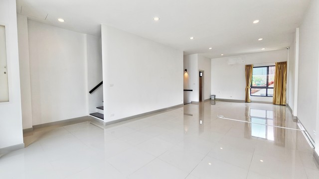 บ้าน พรีเมี่ยม เพลส ขนาดเท่ากับ 24 sq.wa 3 นอน 4 BATHROOM 10900000 THB SECRET DEAL กรุงเทพ