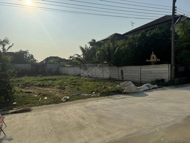 ขายที่ดินแปลงมุมเกือบ 1 ไร่ ขนาด 360 ตรว. ในหมู่บ้านกฤษณา พระราม 5 - กาญจนาภิเษก ใกล้โรงเรียนเด่นหล้า พระราม 5 เหมาะสร้างบ้าน 