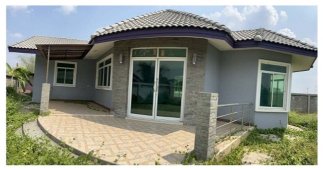   Code ID : PGPBN640010  ราคา 2,850,000  บาท ▸ เนื้อที่ 95 ตร.ว  พื้นที่ใช้สอย 196.5 ตร.ม.   ▸ 3 ห้องนอน 2 ห้องน้ำ    ▸ 1 ที่จอดรถ   บ้านหันไปทางทิศตะวันตก  พิกัดทรัพย์ : https://maps.app.goo.gl/QQEyhnvTXBYZEiiJ6  สถานที่ใกล้เคียง ▸ใกล้  PTT Station ปตท. PTT Nong Phai ▸ใกล้  โรงพยาบาลหนองไผ่ ▸ใกล้  วัดหนองไผ่ พิทยาราม ▸ใกล้  โรงเรียนหนองไผ่ ในพระสังฆราชูปถัมภ์  สอบถามเพิ่มเติม / นัดชม โทร. 097-419-5982(พลอย) โทร. 096-932-4624(ออมสิน) Line : @panaya (มี@ด้านหน้า)  ปรึกษาสินเชื่อ