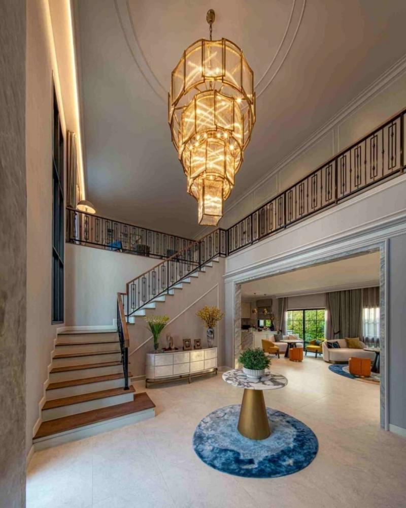 เศรษฐสิริ รวมโชค ราคาพิเศษเริ่มต้นที่ 16.9 ล้านบาท บ้านสุดหรูหลังใหญ่ 2 ชั้น โครงการใหม่ มี 4 แบบ สไตล์โมเดิร์นคลาสสิก ใจกลางเชียงใหม่