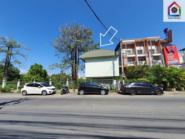 ให้เช่า ที่ดิน พร้อมอาคาร 2 ชั้น สุขสวัสดิ์ 26 บางมด จอมทอง ด้านหน้าติดถนน ด้านข้างวิวสระน้ำ บรรยากาศดี ใกล้เซ็นทรัลพระราม 2ที่ดินทำเลดี ย่านชุมชน วิวสวย ร่มรื่น เย็นสบาย พื้นที่ 45 ตร.วพื้นที่ใช้สอย 140 ตร.มอาคาร 2 ชั้น และอาคาร 1 ชั้น พร้อมห้องน้ำแยกชายหญิงด้านหน้าติดถนน ด้านข้างวิวสระน้ำหน้ากว้าง 4 เมตร ลึก 30 เมตรเหมาะกับทำร้านเบเกอรี่ ร้านอาหาร ออฟฟิศ ฯลฯมีที่จ