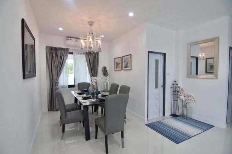 ขายพร้อมผู้เช่า 9.8 ล้าน พูลวิลล่าหรู 2 ชั้น 104 ตรว. 4 นอน 5 น้ำ สันผักหวาน หางดง​ สไตล์โมเดิร์น ตกแต่งสวย เฟอร์นิเจอร์ครบชุด