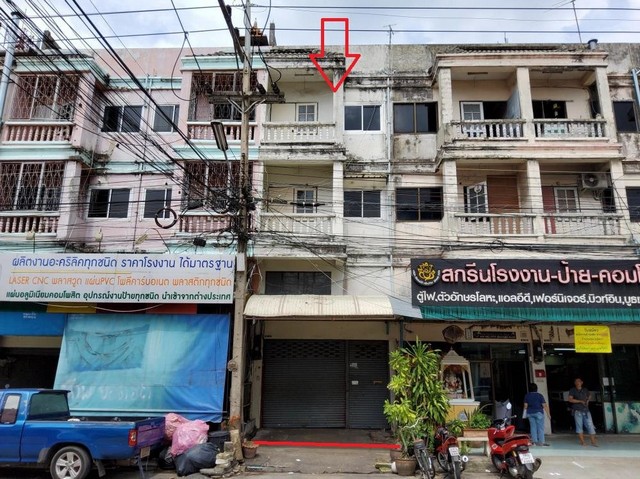 ขาย ตึกแถว 3.5 ชั้น 29 ตร.วา  โครงการ เปี่ยมสุข การ์เด้นท์วิลล์หน้ากว้าง 4 เมตร พื้นที่ใช้สอยรวม 193.00รหัสทรัพย์  Y120027===========================รายละเอียด2 ห้องนอน 2 ห้องน้ำ1 ห้องโถงใหญ่1 ห้องครัว1-2 ที่จอดรถ ========================ถนน กรุงเทพ-ปทุมธานี ต.บางเดื่อ อ.เมืองปทุมธานี จ.ปทุมธานีGoogle Map https://maps.app.goo.gl/GqRQfjSp59u9N4xQ9========================ขายถูกกว่าราคาประเมิน จากราคา 3,740,000 บาทเหลือเพียง 2,900,000 บาท♥ พิเศษ บริการยื่นสินเชื่อ Free ยื่นส�