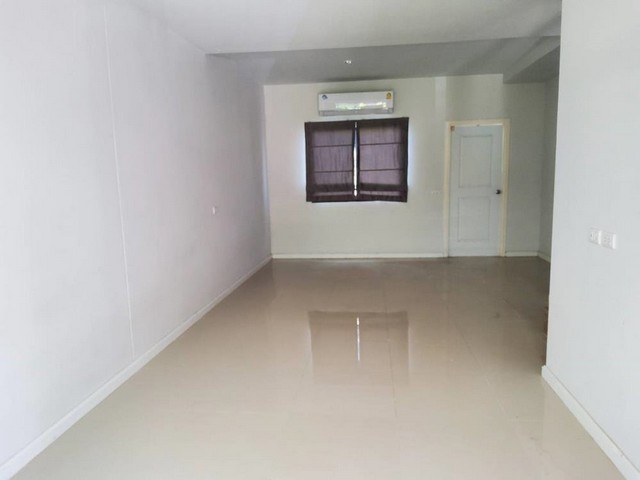 ขาย บ้านทาวน์เฮาส์ 2 ชั้น 21 ตร.วา  โครงการบ้านเปี่ยมสุข เอสเกต กรุงเทพ-ปทุมธานี