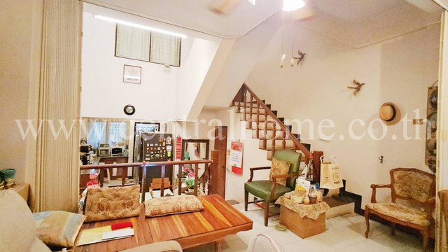 ทาวน์เฮ้าส์ 3.5 ชั้น เล่นระดับ ซ.ชูจิตารมย์ - อินทามระ ใกล้ MRT สุทธิสาร