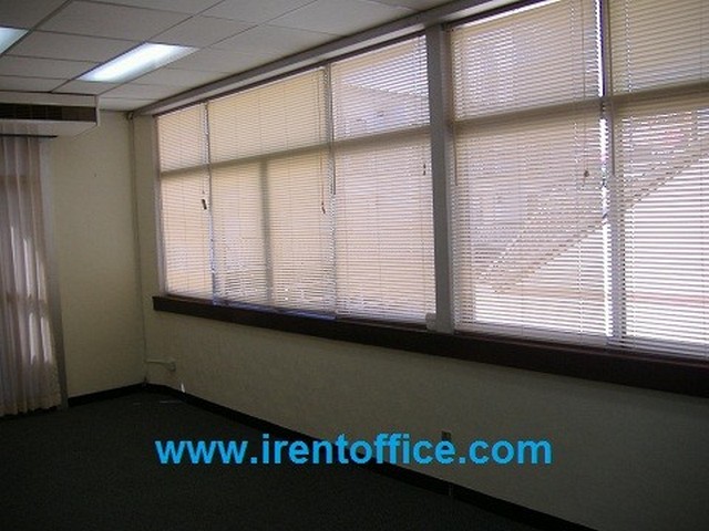 ออฟฟิศให้เช่าสุขุมวิท นานา อาคารพลอยมิตร รถไฟฟ้าบีทีเอสสถานีนานา O2,512,59O9,  O84,543,4833www.irentoffice.com