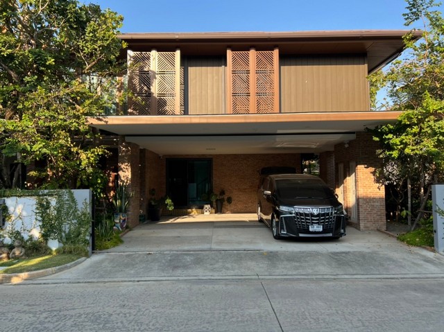 ให้เช่า บ้านเดี่ยว 2 ชั้น บุราสิริ พัฒนาการ ( Burasiri Pattanakarn )ขนาด 90 ตร.ว. บ้านหลังหัวมุม ติด club house  พร้อมอยู่ที่ตั้ง:  ถนนพัฒนาการ-อ่อนนุชตัดใหม่ แขวงประเวศ เขตประเวศ กทม.รายละเอียด- บ้านเดี่ยว 2 ชั้น- เนื้อที่ 90 ตร.ว. พื้นที่ใช้สอย 299 ตร.ม. - 4 ห้องนอน 4 ห้องน้ำ- ที่จอดรถ  3 คัน- ตกแต่งหรู เฟอร์นิเจอร์ครบจุดเด่น- บ้านตกแต่งหรุ สภาพสวย- บ้านหลังหัวมุม ติด club house- ทำเลมีศักยภาพ- ใกล้ Airport Rail Link หั�