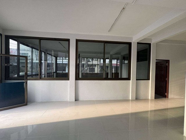 ให้เช่าตึก 3 ชั้น 600 ตร.ม รามอินทรา กม.8 ระหว่างรถไฟฟ้าสถานีคู้บอน - สถานีรามอินทรา 83  ใกล้ แฟชั่นไอแลนด์