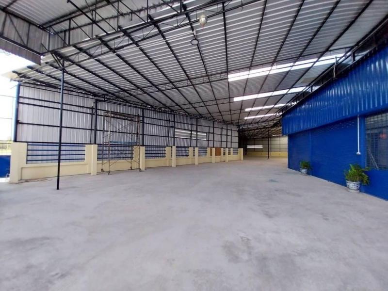 โกดังให้เช่าติดถนนใหญ่ 1552 ตรมกว้างขวางมากๆค่ะคลังสินค้า โชว์รูมทำเล: ติดถนนใหญ่ 8 เลนถนนติวานนท์ ใกล้เมืองทองธานี