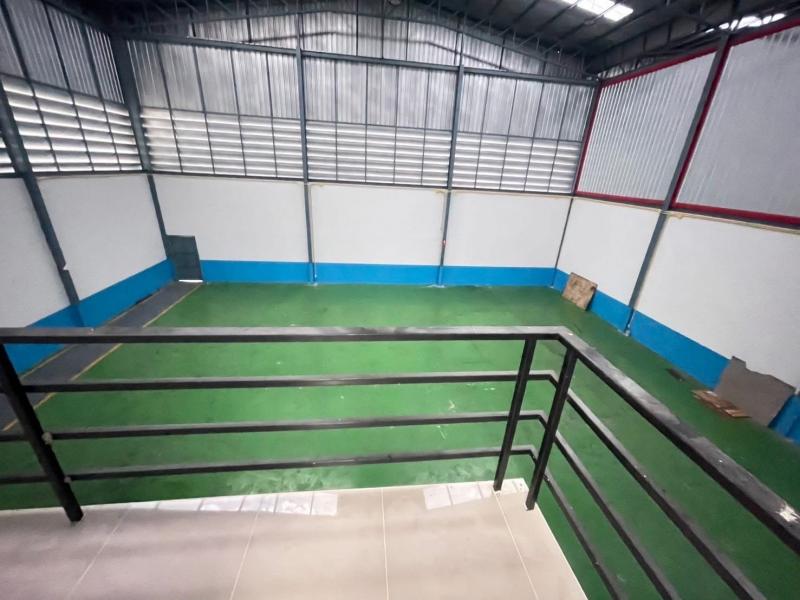 ให้เช่าโกดังสูงโปร่ง 12 เมตร459 ตรมพื้นที่ด้านข้าง 80 ตรม.อ๊อฟฟิต 2 ชั้น มีห้องน้ำ 5 ห้อง มีความเป็นส่วนตัว โรงงานขนาดเล็ก ถนนบางพลี