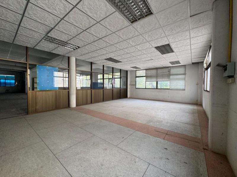 ให้เช่าตึกอาคาร 5 ชั้น /โกดังเนื้อที่ 711 ตร.ว พื้นที่ใช้สอย 7,200 ตร.ม พร้อมระบบ น้ำ ไฟฟ้า ถนนสุขุมวิท 107 ซอยแบริ่ง ราคาเช่า 280,000 บ/ด