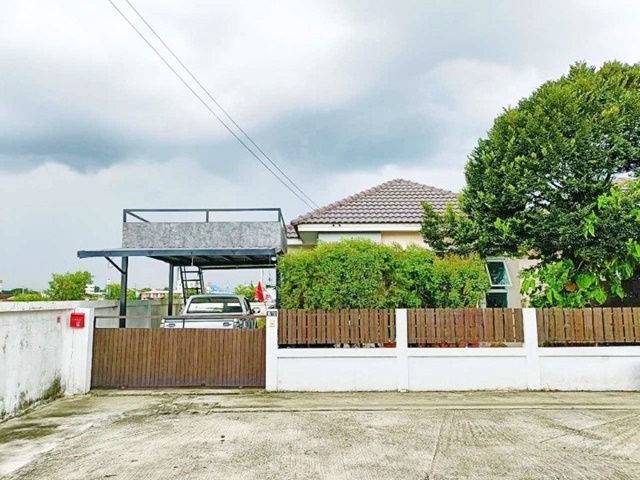 ตลาดหนองจอก 900ม. บ้านเดี่ยวชั้นเดียว 2 นอน 1 น้ำ 42ตร.วา. 170ตร.ม. รร.วัดหนองจอก 900ม.ให้เช่า 8,999 b-m 1แอร์ ชมวิวยามเช้า ยามเย็น ใกล้สนามกีฬา ฟูตซอล บางกอกอารีนา ที่พักผ่อน ออกกำลังกาย รพ.หนองจอก 1 กม.เดินทางสะดวก บรรยากาศดี    Nong Chok Market 900m. 1-storey house 2bed 1bath 42sq.w. 170sq.m. Wat NongChok Sch 900m. For rent 8,999 b-m 1 a/c morning and evening view near the Bangkok Arena futsal stadium relaxation exercise Nong Chok Hospital 1 km. convenient transportation Good atmosphere         แยก หนองจอกถ.สกุลดี ประชาสำราญแขวงหนองจอก เขตหนองจอก กร