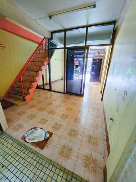 Iconsiam 3.6กม. ตลาดโกวบ๊อ300ม.BTS ตลาดพลู 1.2 กม. จอดรถได้ 1คัน บิ๊กซี ดาวคะนอง 600ม. เช่า- ขายอาคารพาณิชย์ 3 ชั้น 3 นอน 1 น้ำ