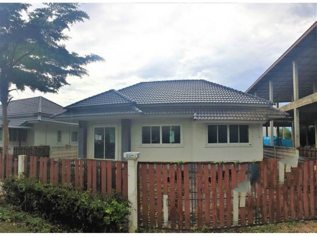  Code ID : PGPCT610004  ราคา 1,300,000  บาท ▸ เนื้อที่ 53 ตร.ว  พื้นที่ใช้สอย 66.24 ตร.ม.   ▸ 2 ห้องนอน 1 ห้องน้ำ    ▸ 1 ที่จอดรถ   บ้านหันไปทางทิศตะวันออกเฉียงใต้  พิกัดทรัพย์ : https://maps.app.goo.gl/AnA4wuEtuaiuvtCTA  สถานที่ใกล้เคียง ▸ใกล้  โรงพยาบาลสมเด็จพระยุพราชตะพานหิน ▸ใกล้  โรงเรียนตะพานหิน ▸ใกล้  บิ๊กซี ฟู้ดเพลส ตะพานหิน ▸ใกล้  สถานีรถไฟกรุงเทพ  สอบถามเพิ่มเติม / นัดชม โทร. 097-419-5982(พลอย) โทร. 096-932-4624(ออมสิน) Line : @panaya (มี@ด้านหน้า)