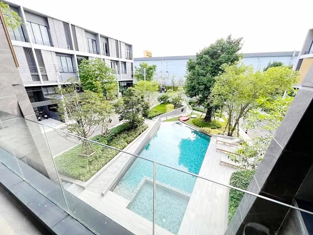 อินเด็กซ์ ลิฟวิ่งมอลล์ รร.นานาชาติดีบีเอส 0.2 กม.ชัยพฤกษ์ 5 แอร์ 5 นอน บ้านทาวน์โฮมใหญ่ที่สุดในปากเกร็ด 3 ชั้น ติดถนนใหญ่ โลตัส นอร์ธ ราชพฤกษ์ 200ม. บ้านโปร่ง โล่ง สบาย  4 น้ำ 25 ตร.วา.300 ตร.ม.แหล่งเศรษฐกิจ แหล่งช้อปปิ้ง ร้านสะดวกซื้อมากมาย ให้เช่า 32-34,999 b-m เดินทางสะดวก ทำเลศักยภาพ MRT บางรักใหญ่ 4.1 กม.  Index Living Mall Chaiyaphruek 5A/C 5Bed The largest townhome in PakKret on the main road Lotus North Ratchaphruek 200m. 3-storey townhouse airy spacious comfortable 4bath 25sq.w.300 sq.m. DBS International School 200m.