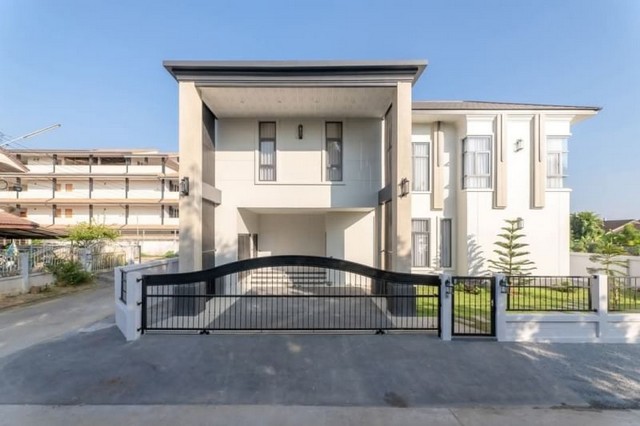 พูลวิลล่าหลังใหญ่ โมเดิร์นคลาสสิก ตกแต่งครบ แปลงมุม แม่เหียะ