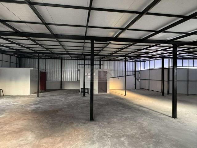 ให้เช่าตึก 3 ชั้น รามอินทรา กม.8 ใกล้รถไฟฟ้าสถานีคู้บอน - สถานีรามอินทรา 83ใกล้ แฟชั่นไอแลนด์*** ราคาเช่า 45,000 บาท/เดือนติดต่อ คุณช่อผกา 0616198565 LINE 0616198565หากไม่รับสาย รบกวนขอความกรุณาลูกค้า @line ทิ้งรูปและข้อมูลไว้นะคะhttps://line.me/ti/p/zu0mm-ozFXตึก 3 ชั้น รามอินทรา กม.8 ใกล้รถไฟฟ้าสถานีคู้บอน - สถานีรามอินทรา 83พื้นที่ 600 ตร.ม8 ห้อง 3 ห้องน้ำจอดรถได้รอบตัวอาคารร้านใกล้กับตลาด กม.8 สามารถติดต่อเพื