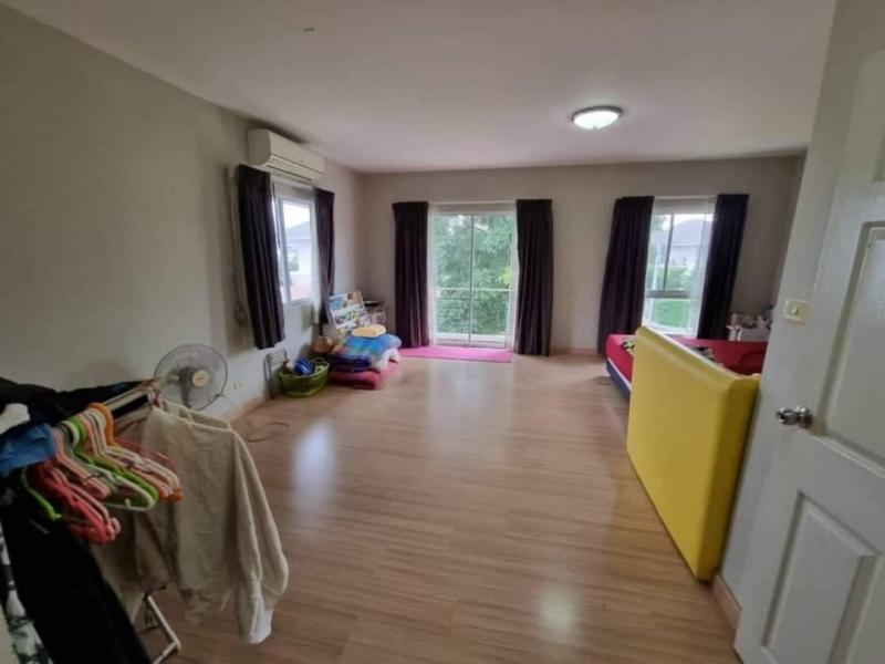 ลดราคาขายด่วน 3.7 ล.​ 165.5 ตรว. กาญจน์กนกวิลล์ สันกำแพงสายใหม่ บ้านเนื้อที่กว้าง หัวมุม หลังบ้านไม่ติดใคร มีลำเหมืองกั้น บ้านเงียบสงบ