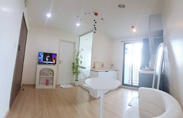 ขายคอนโด เดอะ เบส แจ้งวัฒนะ THE BASE CHAENGWATTANA 25.12 ตร.ม ชั้น 24 ใกล้รถไฟฟ้าสายสีชมพู สถานีมงกุฏวัฒนะเจ้าของโครงการ:  แสนสิริ – SANSIRIพื้นที่ 25.12 ตร.มเป็นคอนโด High-Rise 24 ชั้น อยู่ชั้น 24อาคาร Bจอดรถได้ 1 คันระเบียงหันไปทางทิศใต้ที่ตั้ง: ตั้งอยู่บนถนนแจ้งวัฒนะ (ระหว่างซอยแจ้งวัฒนะ 43 และ 45) ต.คลองเกลือ อ.ปากเกร็ด จ.นนทบุรีขนส่งสาธารณะ:  รถไฟฟ้า MRT ส่วนต่อขยาย (สายสีชมพู), ใกล้ทางด่วน (แจ้งวัฒนะ)ส