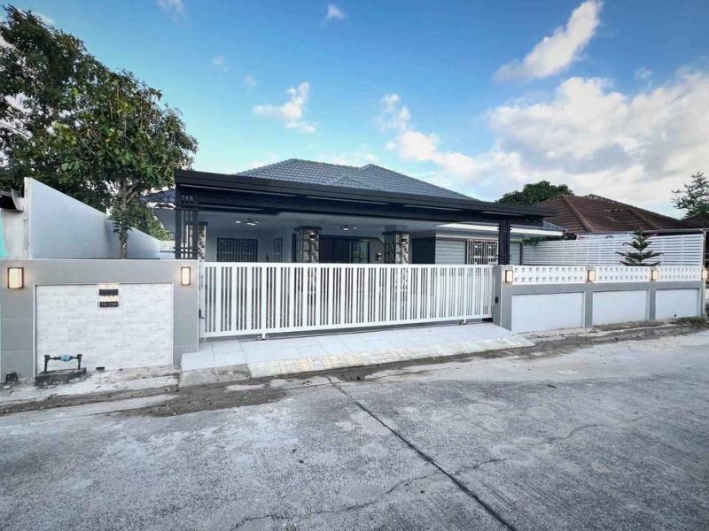 #ขายบ้านเดี่ยวชลบุรี​#ขายบ้านเดี่ยวโชติกาพานทองอมตะชลบุรี​0814590982​ ????ซอยเทศบาล5 หนองตำลึง ????พื้นที่ 72 ตรว???? 3ห้องนอน 2 ห้องน้ำ???? 1ห้องครัว 1 ห้องทานข้าว     1 ห้องโถ้ง????2​  ที่จอดรถ ✴️ราคาขาย 3.xxx.ลบ.​  (ต้นๆเท่านั้น)????ฟรีโอน????ฟรี ประเมิน???? ฟรีจดจำนอง????ฟรีของแถมจัดเต็มพร้อมอยู่   1. แอร์ 2 เครื่อง   2. ปั้มน้ำ   3. ถังสำรองน้ำ   4. เครื่องทำน้ำอุ่น   5.ประตูรีโมทอัตโนมัติ ประตูดิจิตอล   6.  เฟอ