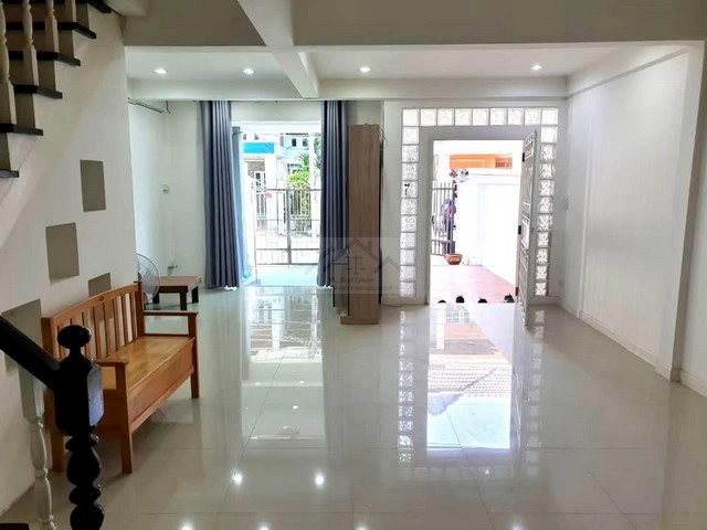 ให้เช่าทาวน์โฮมสไตล์โมเดิร์นลอฟท์ 2 ชั้น หมู่บ้านบดินทรรักษา 2 ซอยคู้บอน 27 รามอินทรา กม.8 ใกล้รถไฟฟ้าสายสีชมพูสถานีคู้บอน