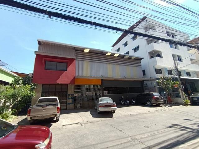 ให้เช่าโกดัง พร้อมออฟฟิศ พื้นที่ 400 ตรม.ย่านรามคำแหง ใกล้แยกลำสาลีราคาเช่า 85,000 บาท / เดือน ( ประกัน 3 เดือน ล่วงหน้า 1 เดือน )ที่ตั้ง ถนนรามคำแหง ซอยรามคำแหง แขวงหัวหมาก เขตบางกะปิ กรุงเทพมหานครติดต่อ : คุณภัสพงณ์ 0634098164Line : deedaa22พื้นที่ 100 ตารางวา พื้นที่ใช้สอย 400 ตารางเมตร จำนวน 2 ห้อง 2 ห้องน้ำเข้าซอยไม่ลึก เหมาะสำหรับสต๊อคสินค้าราคาเช่า 85,000 บาท / เดือน ( ประกัน 3 เดือน ล่วงหน้า