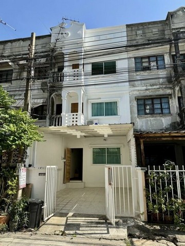 ทาวน์โฮม 3 ชั้น ซอยรามคำแหง 176 สุขาภิบาล3 เขตมีนบุรี จดบริษัทได้ทาวน์โฮม 3 ชั้น พื้นที่ใช้สอย 140 ตารางเมตร 4 ห้องนอน 3 ห้องน้ำ 1 ห้องรับแขก 1 ห้องครัว กว้าง หน้ากว้าง 4 เมตร ลึก16 เมตร จอดรถในบ้านได้ 1คัน ( หน้าบ้านจอดรถได้อีก 1 คัน )พร้อมแอร์ 3 เครื่อง เครื่องทำน้ำอุ่น เครื่องซักผ้า ผ้าม่าน ปั๊มน้ำ เฟอร์นิเจอร์โซฟารับแขก ชุดโต๊ะเก้าอี้ ทานอาหาร ชั้นวาง TV โต๊ะวางของรับแขก  เ