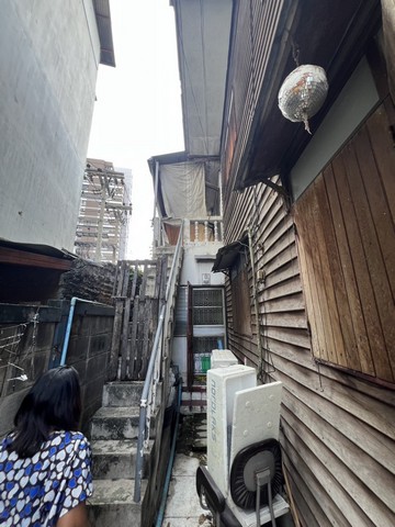 ขายด่วน บ้าน พร้อมที่ดิน  ซอย อินทามระ 51 เนื้อที่ 49 ตารางวา