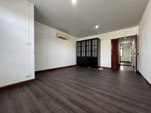 ขายด่วนทาวน์เฮ้าส์ซอยเอแบคบางนา 20 ตร.ว. รีโนเวทใหม่ พร้อมอยู่