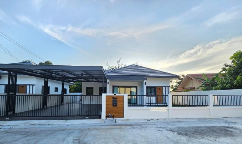 #ขายบ้านมือ1นิคมอมตะชลบุรี​#บ้านเดียวหลังใหญ่พร้อมเข้าอยู่????ซ.วัดหนองตำลึง​ -  หนองแฟบ    ชลบุรี​????บ้านสวย​หลังใหญ่บริเวณกว้างตกแต่งครบ​ ถูก​ บรรยากาศ​ดี​ เป็นส่วนตัว​  ไม่แออัด​  การเดินทางเข้าออกได้หลายเส้นทางจัดโปรโมชั่น​พิเศษ​ 2​ หลังสุดท้าย‼️ตกแต่งต่อเติม​พร้อมเข้าอยู่แบบสวยๆเลยจ้า‼️จองลดทันที​ 200,000​ บาท3 นอน 2 น้ำ 1 ครัว 2 ที่จอดรถ พื้นที่ใช้สอย 84 ตารางเ