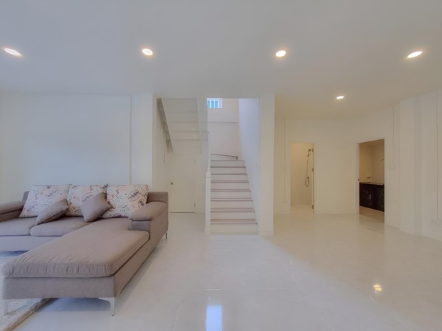 แฟชั่น ทำเล ติดถนนเลียบคลองสองบิ๊กซี หทัยราษฎร์ 800ม ให้เช่า บ้านเดี่ยว 2 ชั้น 3นอน 2น้ำ 37ตร.ว.150ตร.ม.ตกแต่งใหม่น่าอยู่