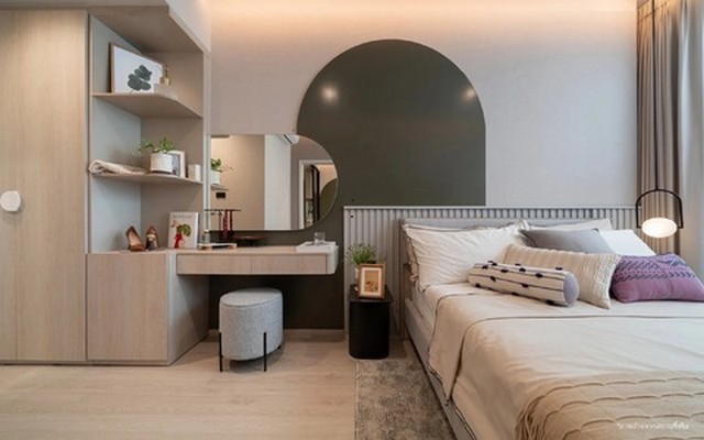 ขายใบจอง ด่วน คอนโดReference สาทร-วงเวียนใหญ่ ชั้น29 เจ้าของขายเองที่ตั้ง : ซอย กรุงธนบุรี 2 แขวงบางลำภูล่าง เขตคลองสาน กรุงเทพมหานคร 10600https://maps.app.goo.gl/q26ZUYsBK8Fr9ZhT6ขนาดพื้นที่ : 33 ตรม.รายละเอียด1 Bedroom plus ชั้น 29 วิวเมือง B2905- ขายดาวน์คอนโด Reference Sathorn-Wongwianyai- 1 ห้องนอน- 1 ห้องน้ำ- 1 ห้องรับแขก- 1 ห้องครัวของแถมเพิ่มเติม- เตียงนอน- โต๊ะเครื่องแป้ง Built-in- โซฟา- ชุดโต๊ะทานข้าว- ชั้นวางทีวี- ทีวี- ตู้เย็น- ไมโครเวฟ