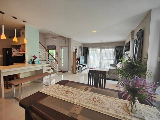 รับผลิตป้ายติดผนังอลูมิเนียมติดสติ๊กเกอร์