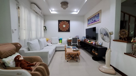 รหัสทรัพย์ : L#25849 (L081851)ทาวน์โฮม โครงการ ดรีมวิลเลจ ราชพฤกษ์-สวนผัก 32 ทาวน์โฮม 2 ชั้น (หลังมุม) อารมณ์บ้านเดี่ยว ตกแต่งสวยพร้อมอยู่ ทำเลเยี่ยม การเดินทางสะดวกสบาย ใกล้ถนนราชพฤกษ์, ถนนกาญจนาภิเษก, ทางพิเศษศรีรัช (ด่านฉิมพลี และ ด่านตลิ่งชัน) และ รถไฟฟ้าสายสีแดง ช่วงตลิ่งชัน-ศาลายา- เนื้อที่ 40.5 ตร.ว. พื้นที่ใช้สอย 240 ตร.ม.- 3 ห้องนอน , 2 ห้องน้ำ- 1 ห้องรับแขก , 1 ห้องครัว- จอดรถ 2 คัน 