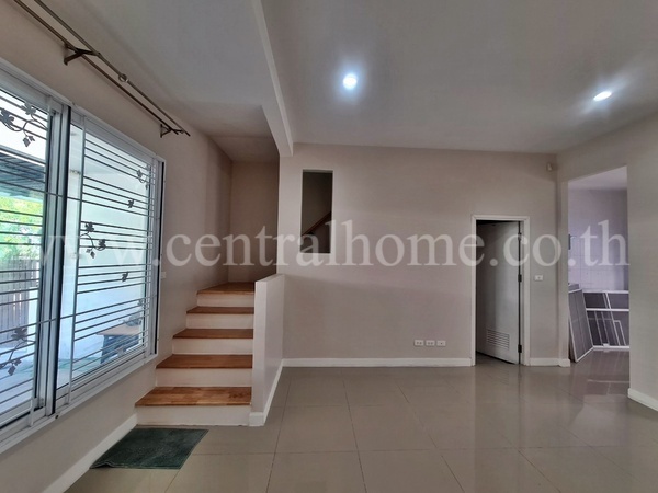 ทาวน์โฮม 2 ชั้น ดีไลท์ เดอลอฟท์ เมืองเอก - ม.รังสิต ถนนรังสิต - บางพูน