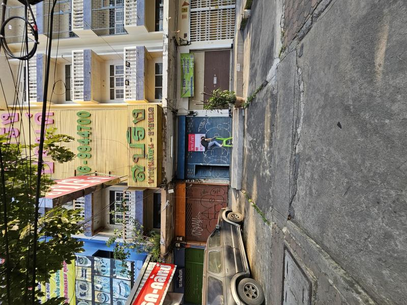 M-3248ขาย/เช่า อาคารพาณิชย์ 4.5 ชั้น (อยู่เยื้องๆ รพ.นครธน)ขนาดพื้นที่ 17 ตรว.พื้นที่ใช้สอย 236 ตรม. (ยังไม่รวมชั้นดาดฟ้า)จอดรถได้ 2 คันหันหน้า: ทิศเหนือหน้ากว้าง 4 เมตร ลึก 12 (ชั้นล่าง ลึก 17 เมตร)3 ห้องน้ำ | 1 ห้องทำงานกั้นกระจก ชั้น2สนใจติดต่อสอบถาม :โทร. 095-9630395 คุณลดามณีLine ID : meaw-rachsinghoราคาขาย 6,500,000 บาทให้เช่า 15,000 บาท / เดือนชมคลิปรีวิวภายในช่อง YouTubehttps://youtu.be/ZT3PltQgtHo?si=6zdnLwkrn89cyxxf#ldnproperty#อาคาพาณิชย์ติดถนนพระ