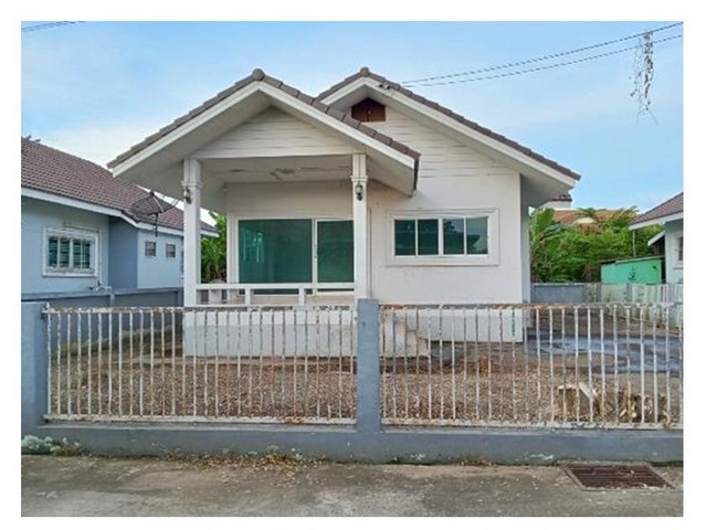   Code ID : PGPCT630018  ราคา 1,850,000  บาท ▸ เนื้อที่ 75 ตร.ว   พื้นที่ใช้สอย 70.35 ตร.ม.   ▸ 2 ห้องนอน 2 ห้องน้ำ    ▸ 1 ที่จอดรถ   บ้านหันไปทางทิศตะวันตกเฉียงใต้  พิกัดทรัพย์ : https://maps.app.goo.gl/mc6FUZh3vuDTGNjn8  สถานที่ใกล้เคียง ▸ใกล้  โรงพยาบาลพิจิตร ▸ใกล้  สถานีรถไฟกรุงเทพ ▸ใกล้  โรงเรียนพิจิตรพิทยาคม ▸ใกล้  โลตัส พิจิตร (ท่าหลวง)  สอบถามเพิ่มเติม / นัดชม โทร. 097-419-5982(พลอย) โทร. 096-932-4624(ออมสิน) Line : @panaya (มี@ด้านหน้า)  ปรึกษาสินเชื่อฟ