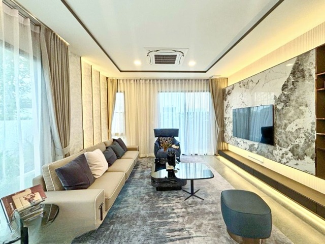 บ้านหรูบางนา หรูที่สุดพึ่งว่าง 4นอน เซ็นทรัล วิลเลจ รร.นานาชาติ ไทย-จีน 3.6 กม.จัดเต็มเฟอร์ 70 ตร.วา วิวสระว่ายน้ำ ให้เช่า  สุวรรณภูมิ