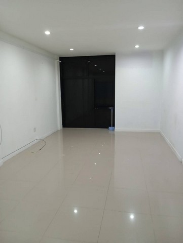 ให้เช่าอาคารพาณิชย์ 2 ชั้นติดถนนมาบข่า-หนองตะพาน ระยอง เดือนละ 7,000